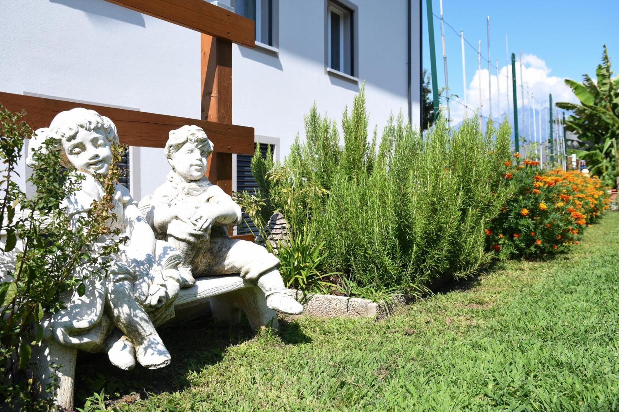 Il Giardino Dei Ciliegi Apartment Colico Luaran gambar
