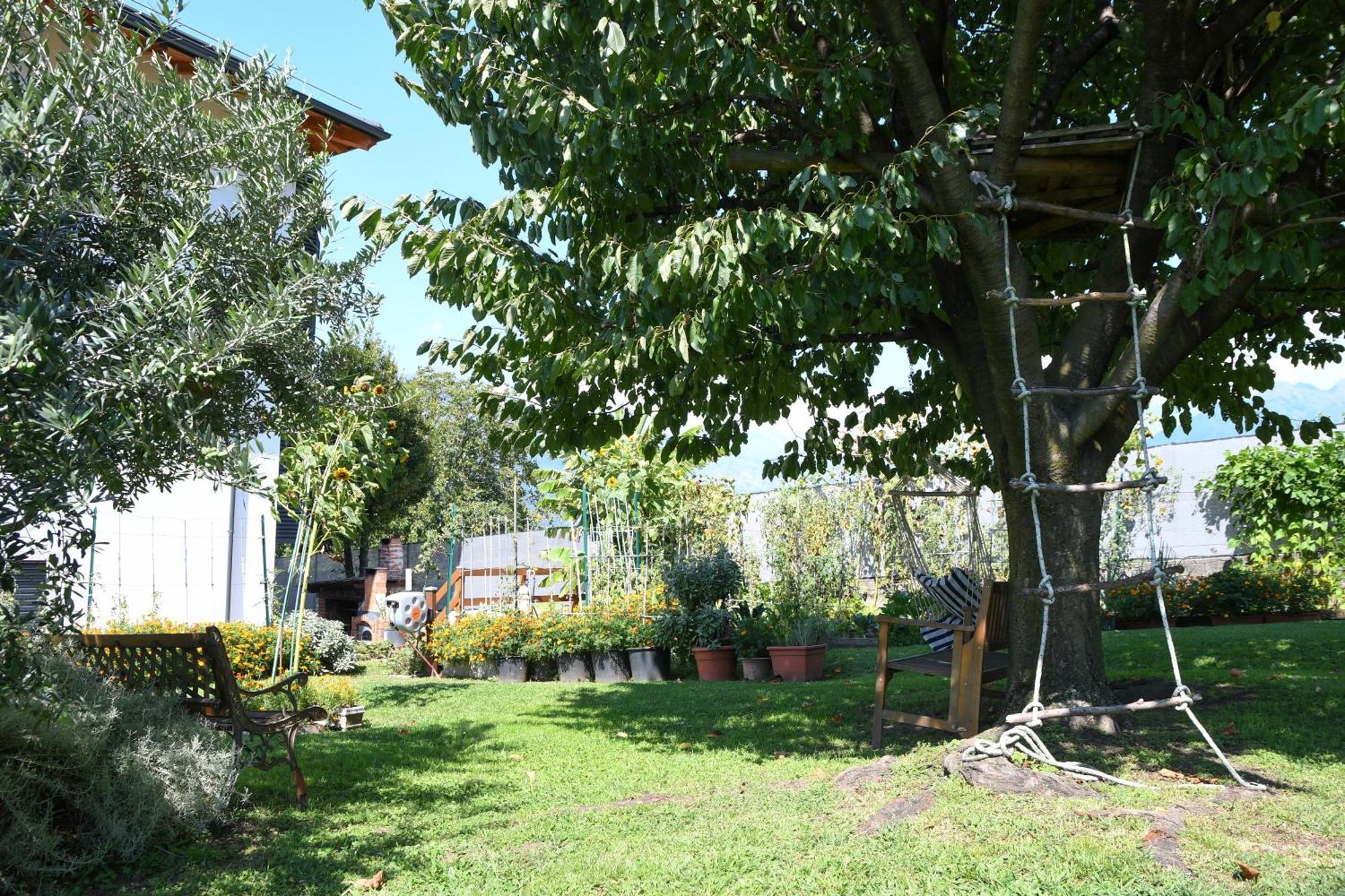 Il Giardino Dei Ciliegi Apartment Colico Luaran gambar