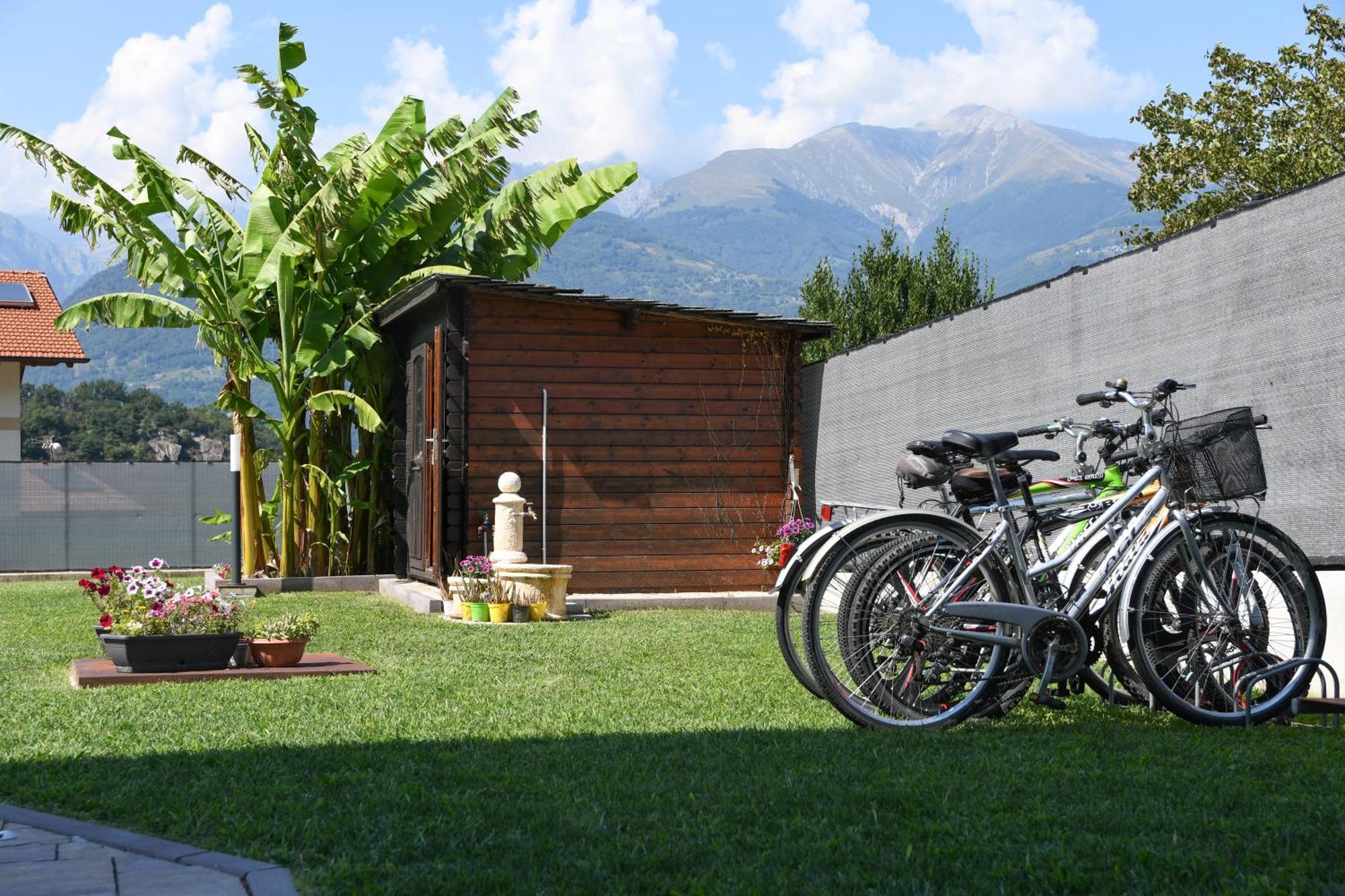 Il Giardino Dei Ciliegi Apartment Colico Luaran gambar